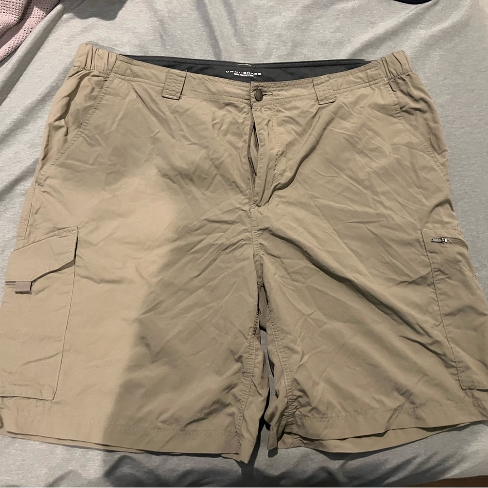 Columbia Men's Khaki Cargo Shorts